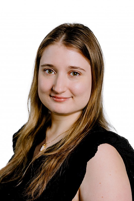 portrait-lizzy-muzzy_1.jpg